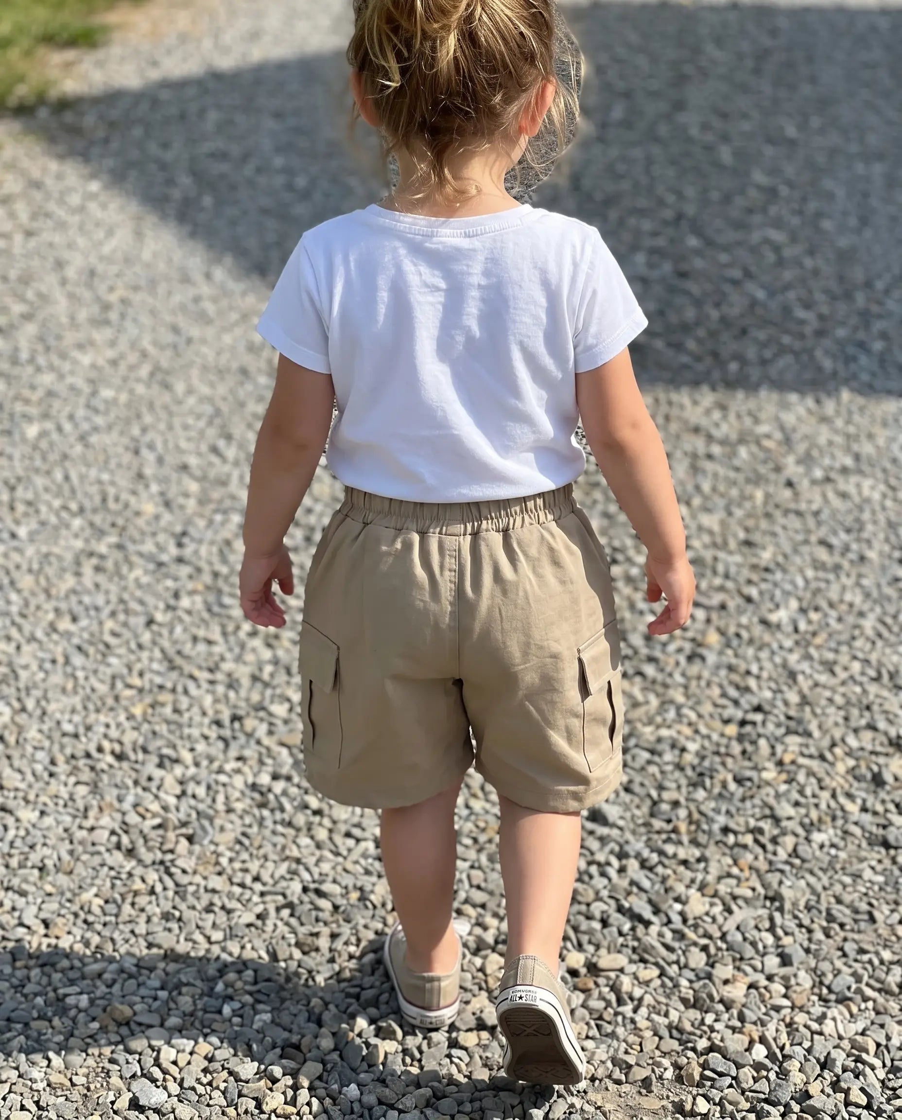 ai cargo-pants__girl_ref